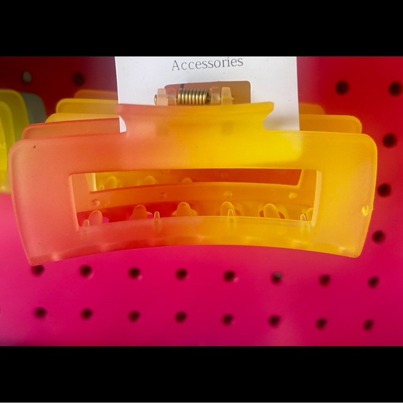 NWT Ombré Hair Clips - 3 for $15 - Picture 3 of 7